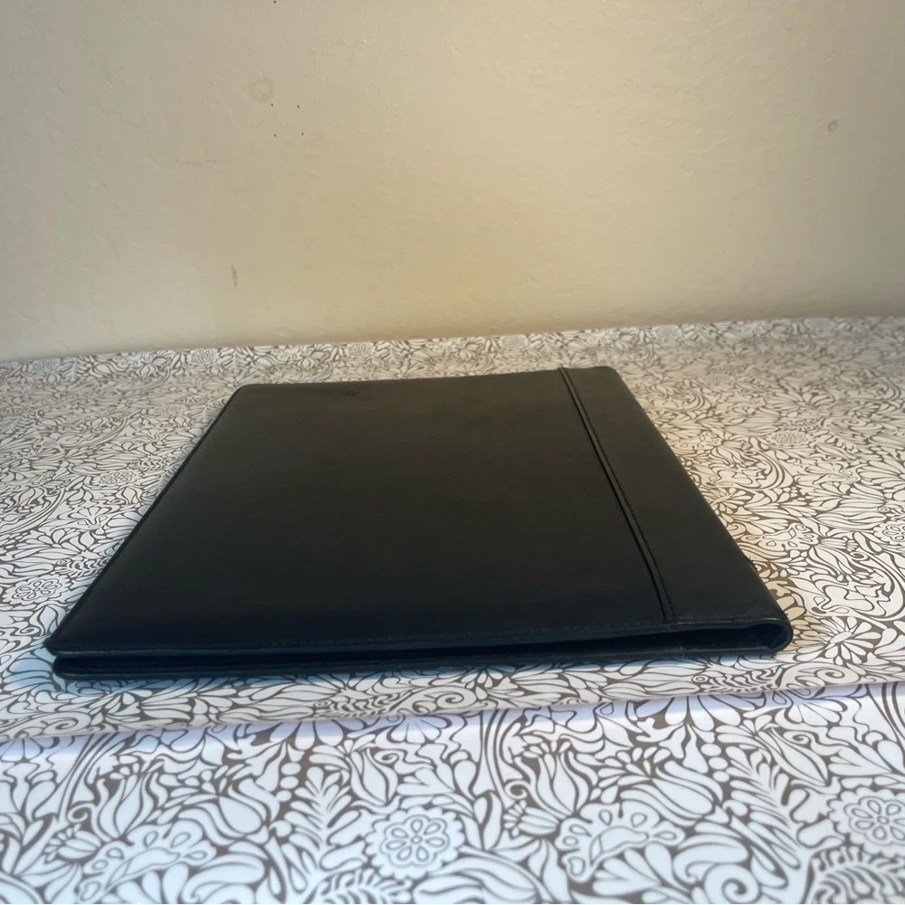 Buxton Velvet Touch Cowhide Exterior Folder
